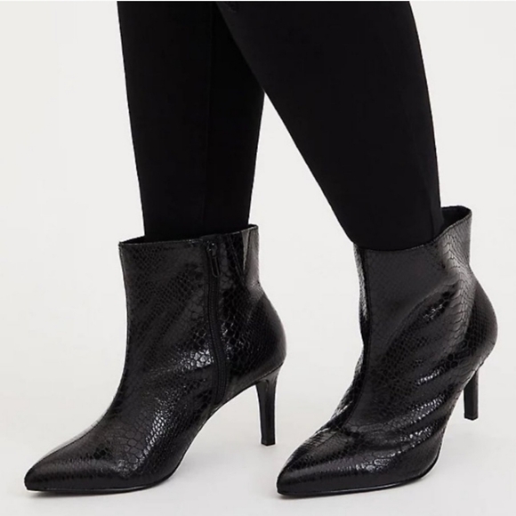 TORRID Black Snakeskin Faux Leather Pointed Toe Bootie Size 10 - Picture 4 of 16